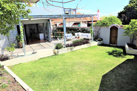 Fremantle Heritage Home For You To Enjoy! - Kingaroy Accommodation 13