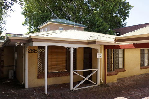 Suffolk House - Kingaroy Accommodation 3