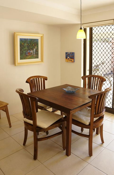 Suffolk House - Kingaroy Accommodation 8