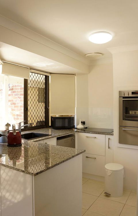 Suffolk House - Kingaroy Accommodation 9