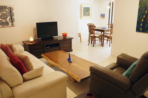 Suffolk House - Kingaroy Accommodation 7