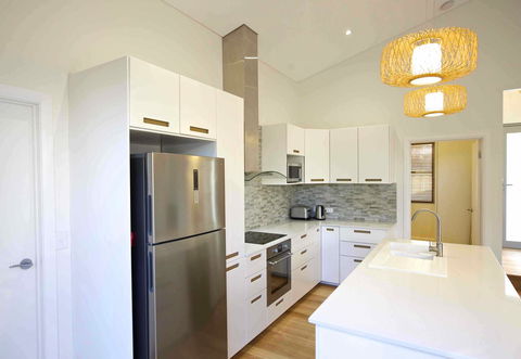 Sunny Blinco Street House - Kingaroy Accommodation 5