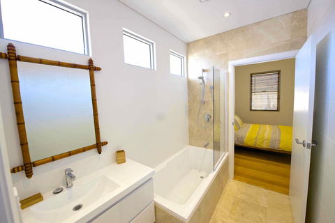 Sunny Blinco Street House - Kingaroy Accommodation 9