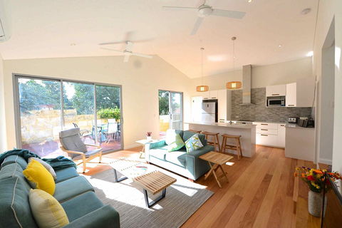 Sunny Blinco Street House - Kingaroy Accommodation 0