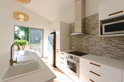 Sunny Blinco Street House - Kingaroy Accommodation 3