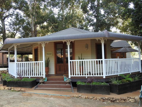 Quiet Escapes Cottages - Kingaroy Accommodation 11