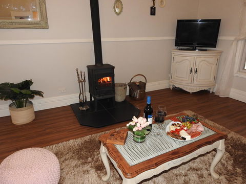 Quiet Escapes Cottages - Kingaroy Accommodation 4