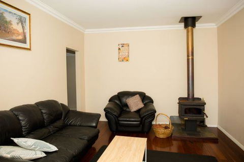Yvonnes Rest Holiday Home - Kingaroy Accommodation 7