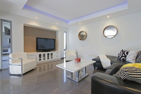 Ambar Villa Between City And Freo - Kingaroy Accommodation 2