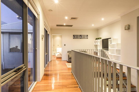 Ambar Villa Between City And Freo - Kingaroy Accommodation 20