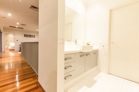 Ambar Villa Between City And Freo - Kingaroy Accommodation 18