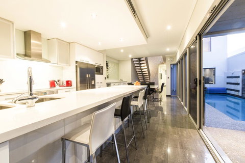 Ambar Villa Between City And Freo - Kingaroy Accommodation 13