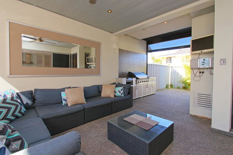 Ambar Villa Between City And Freo - Kingaroy Accommodation 1