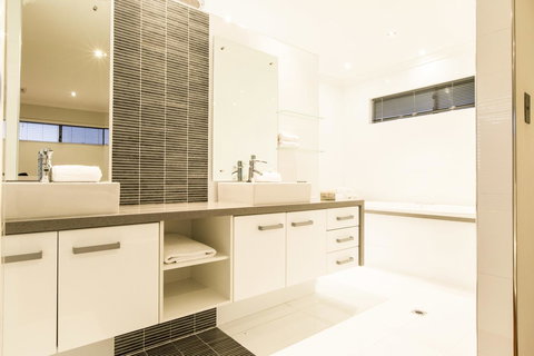 Ambar Villa Between City And Freo - Kingaroy Accommodation 25