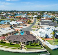 LA ANCHOR ON THE CANALS MANDURAH - Kingaroy Accommodation