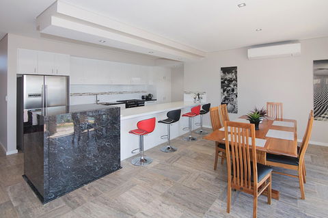 Oceans Edge - Busselton - Kingaroy Accommodation 10
