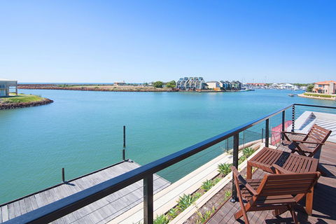 Oceans Edge - Busselton - Kingaroy Accommodation 1