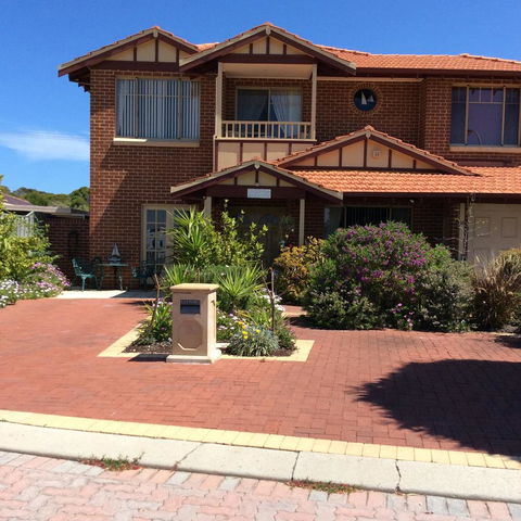 Crossland House - Kingaroy Accommodation 10