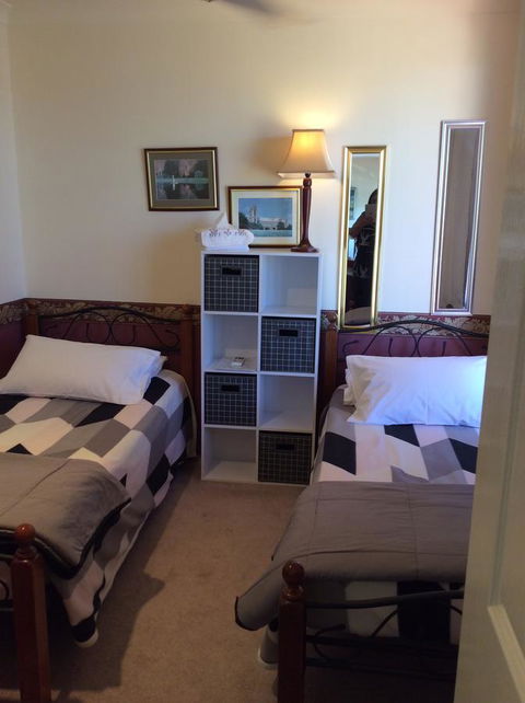 Crossland House - Kingaroy Accommodation 11