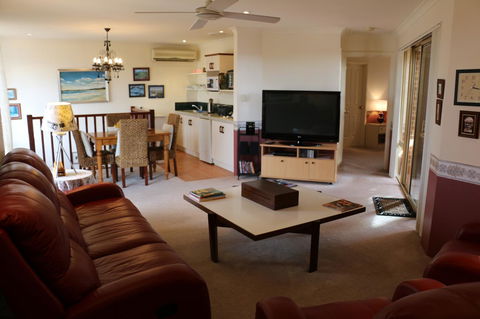 Crossland House - Kingaroy Accommodation 19