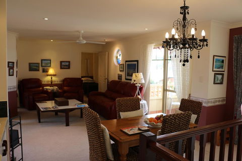 Crossland House - Kingaroy Accommodation 17