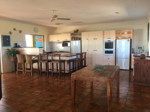 Surf Views - Kingaroy Accommodation 6