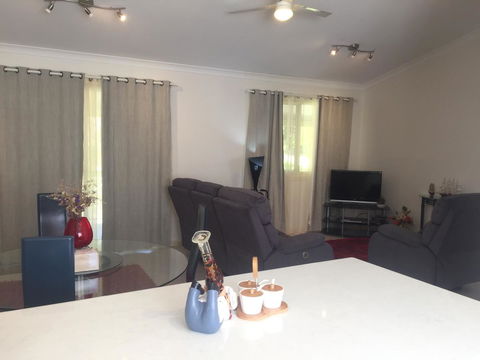 Bright & Beautiful Home On The Hills! - Kingaroy Accommodation 11