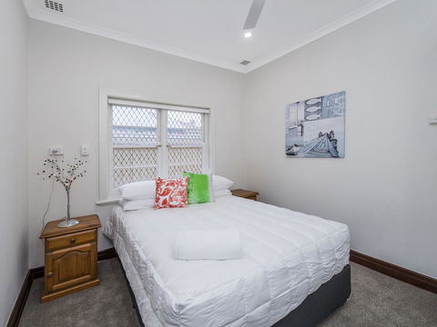 Luxury Federation Style Home - Sleeps 10 - Kingaroy Accommodation 12