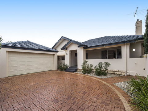 Luxury Federation Style Home - Sleeps 10 - Kingaroy Accommodation 18