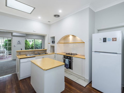 Luxury Federation Style Home - Sleeps 10 - Kingaroy Accommodation 6