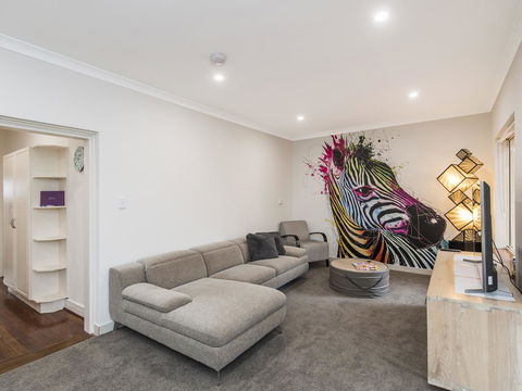 Luxury Federation Style Home - Sleeps 10 - Kingaroy Accommodation 1