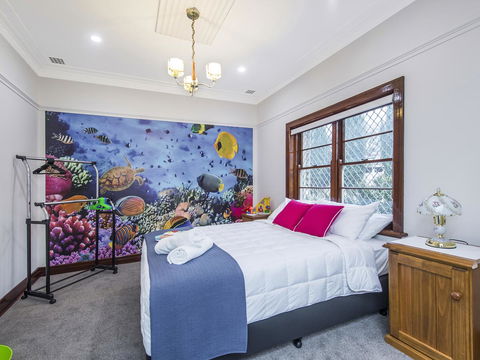 Luxury Federation Style Home - Sleeps 10 - Kingaroy Accommodation 10