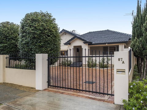 Luxury Federation Style Home - Sleeps 10 - Kingaroy Accommodation 17