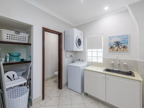Luxury Federation Style Home - Sleeps 10 - Kingaroy Accommodation 16