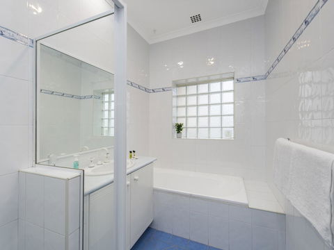 Luxury Federation Style Home - Sleeps 10 - Kingaroy Accommodation 14