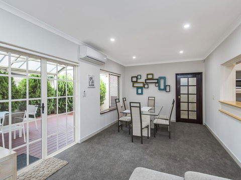 Luxury Federation Style Home - Sleeps 10 - Kingaroy Accommodation 2