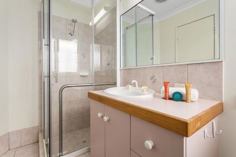 Como South Perth Villa - Kingaroy Accommodation 5