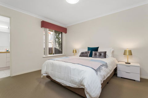 Como South Perth Villa - Kingaroy Accommodation 19