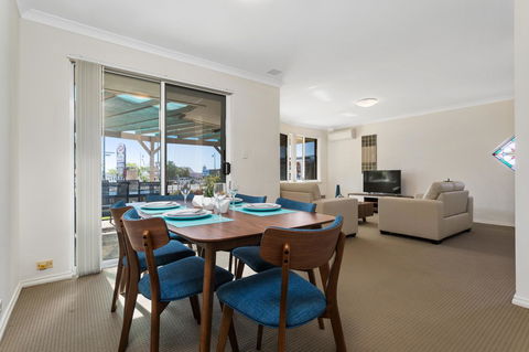 Como South Perth Villa - Kingaroy Accommodation 8
