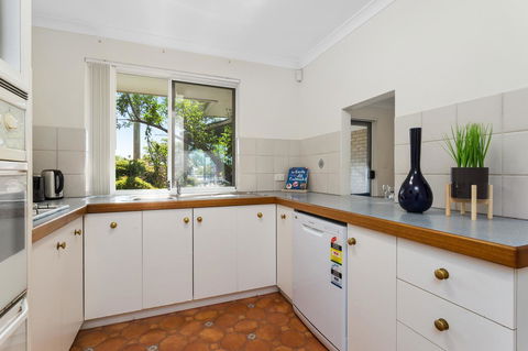 Como South Perth Villa - Kingaroy Accommodation 11