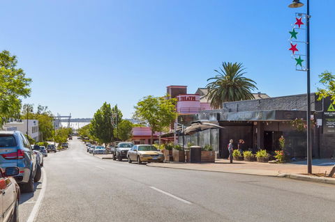 Como South Perth Villa - Kingaroy Accommodation 9