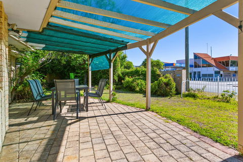 Como South Perth Villa - Kingaroy Accommodation 24