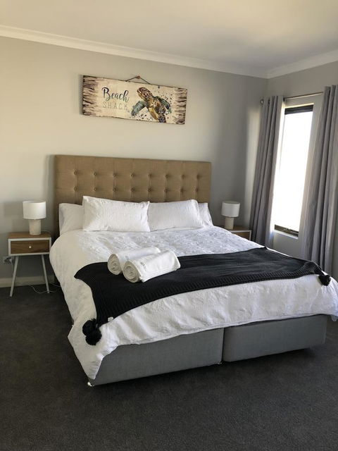 The Shak Kalbarri - Kingaroy Accommodation 11