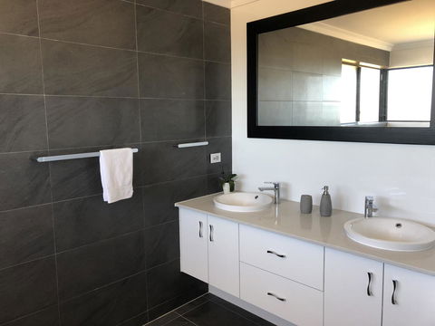 The Shak Kalbarri - Kingaroy Accommodation 9