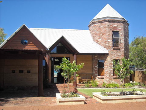 Beach House Dunsborough - Kingaroy Accommodation 13