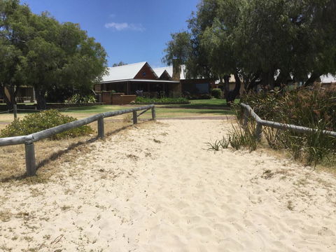 Beach House Dunsborough - Kingaroy Accommodation 17