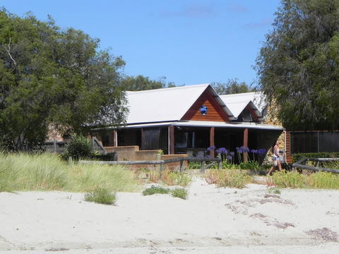 Beach House Dunsborough - Kingaroy Accommodation 9