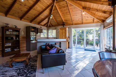 Cape Howe Cottages - Kingaroy Accommodation 13