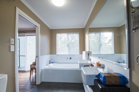 Cape Howe Cottages - Kingaroy Accommodation 36