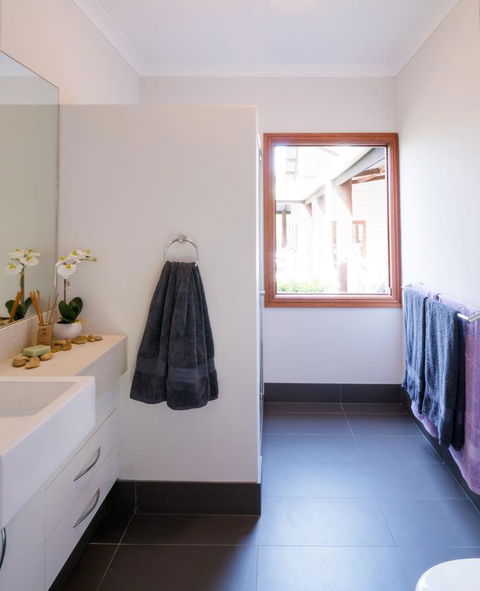 The Farmhouse - Kingaroy Accommodation 7
